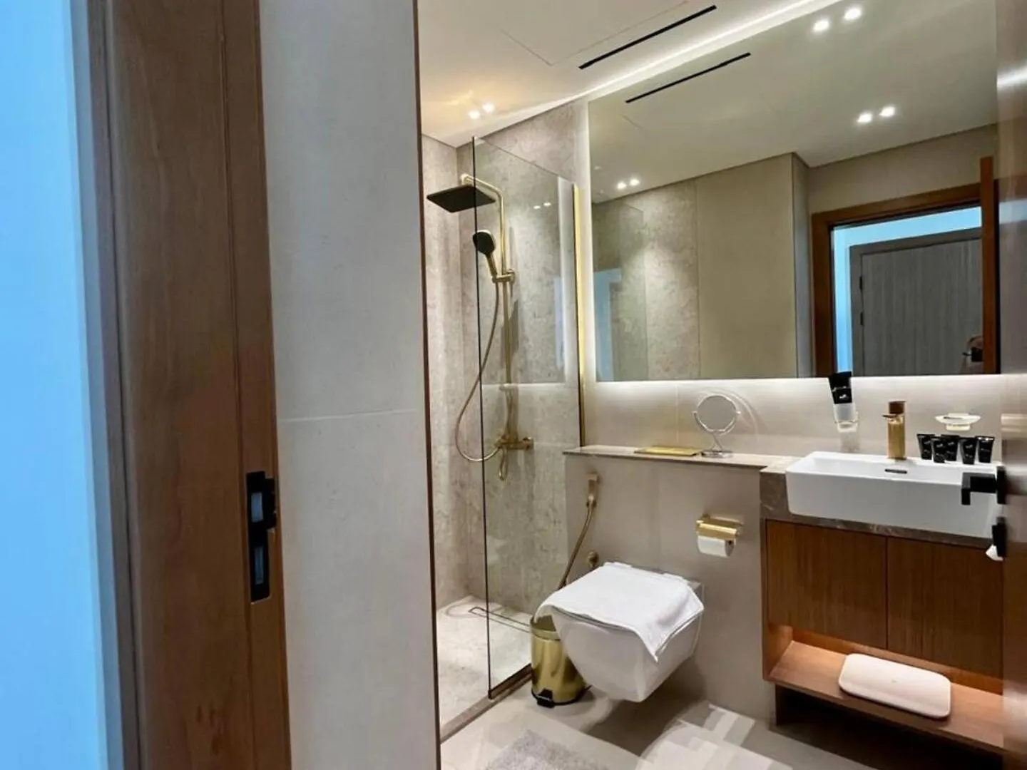 Monochrome Retreat Sleek B&W-Grey 1Br In Jvc! Apartment Dubai 0*,